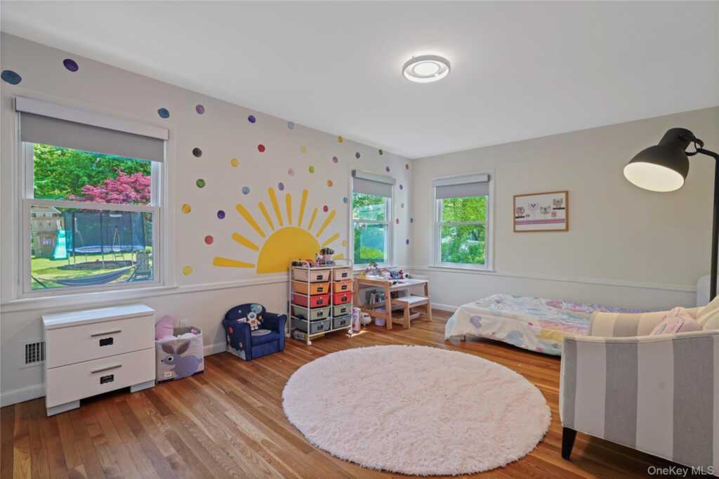 97 Hanson Lane, New Rochelle, NY 10804 - Photo 23 of 43