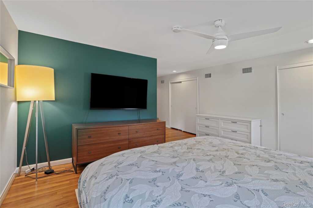97 Hanson Lane, New Rochelle, NY 10804 - Photo 28 of 43