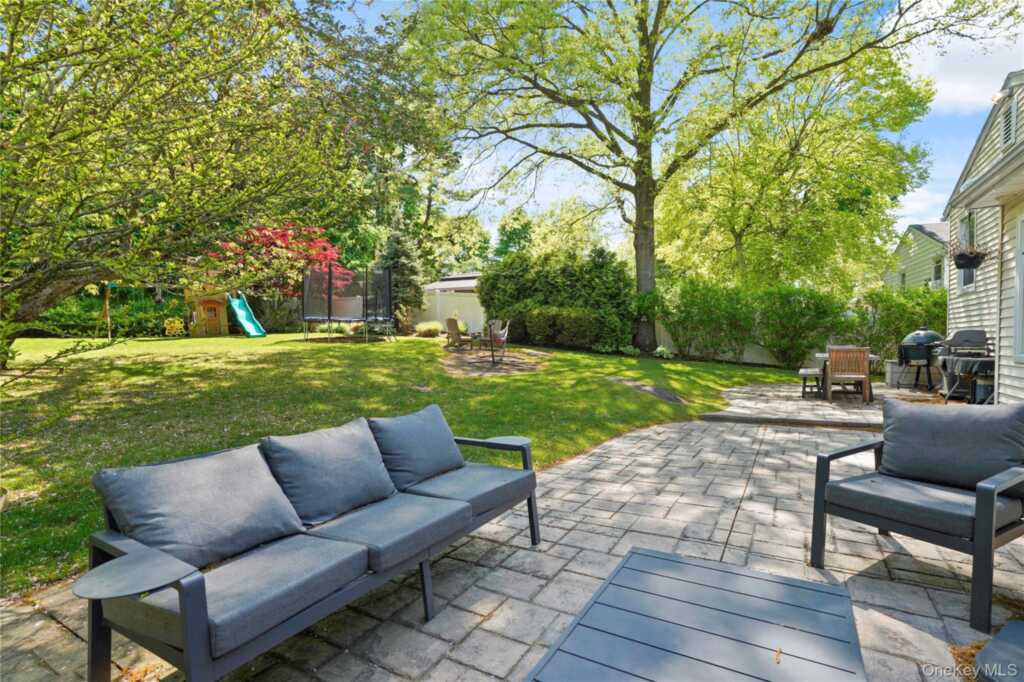 97 Hanson Lane, New Rochelle, NY 10804 - Photo 36 of 43