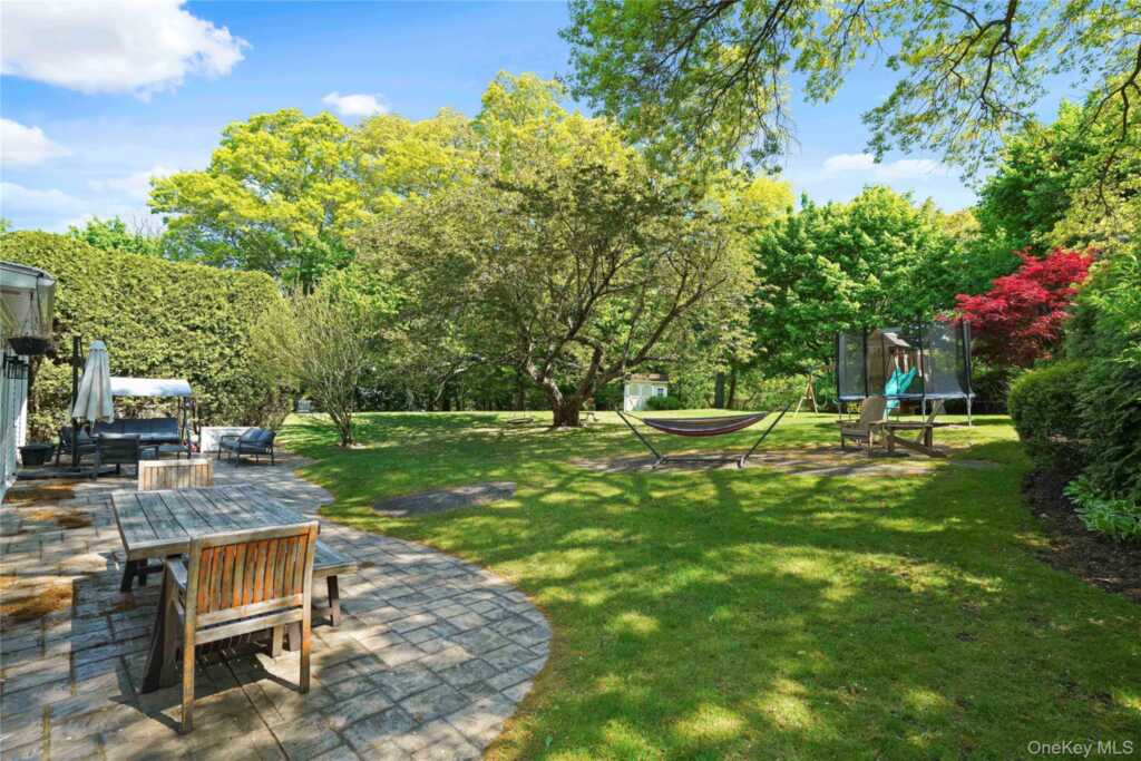 97 Hanson Lane, New Rochelle, NY 10804 - Photo 37 of 43