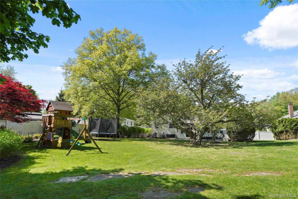 97 Hanson Lane, New Rochelle, NY 10804 - Photo 38 of 43