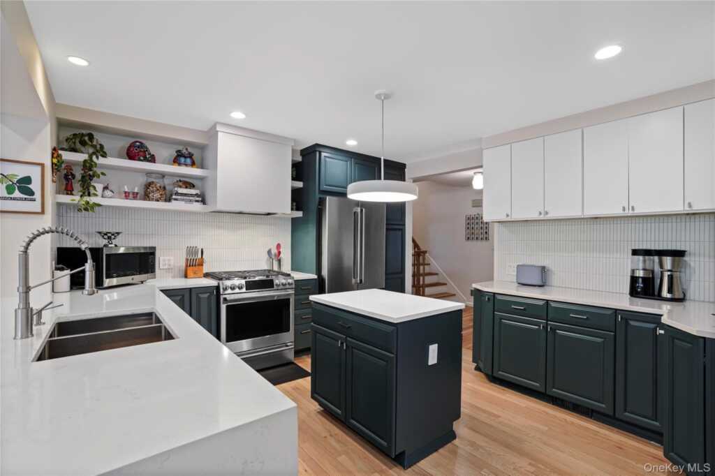 97 Hanson Lane, New Rochelle, NY 10804 - Photo 7 of 43