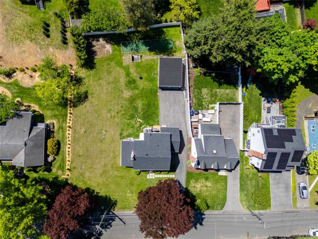 64 Tamarack Road, Rye, NY 10573 - Photo 4 of 46