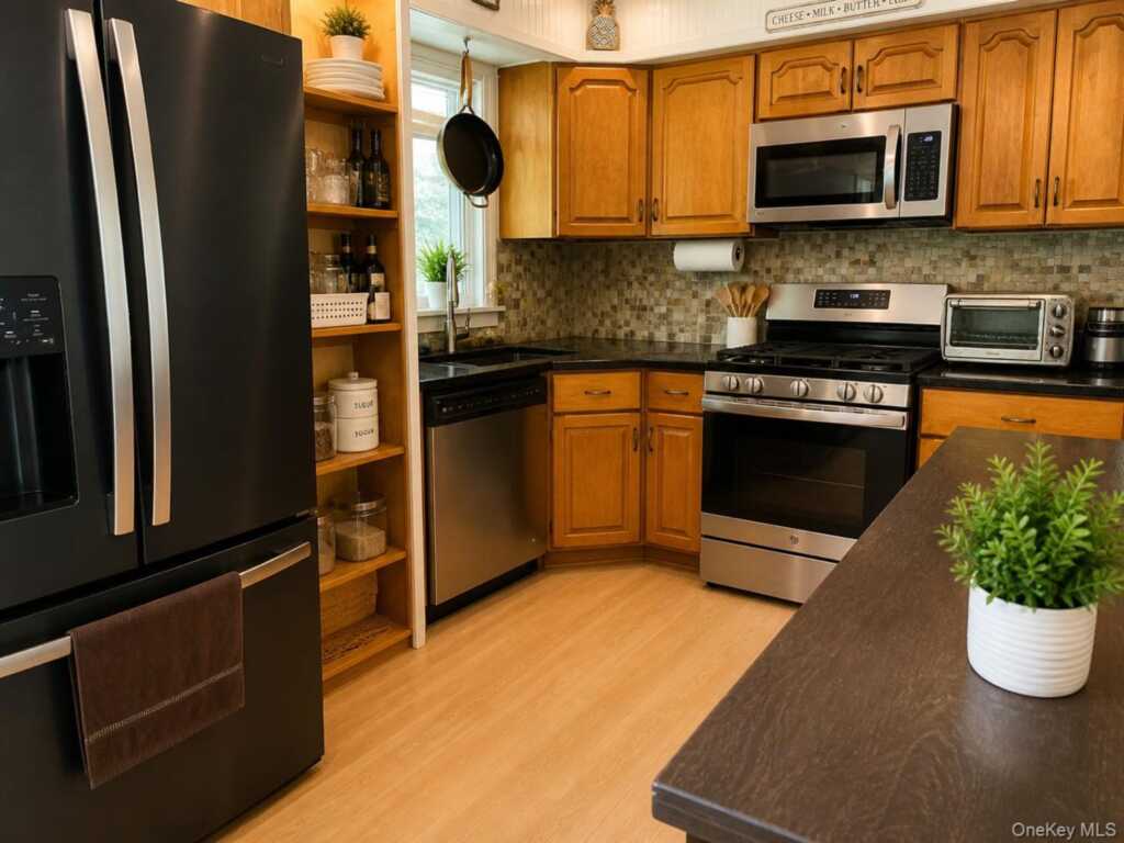 468 W Clarkstown Road, New City, NY 10956 - Photo 5 of 23