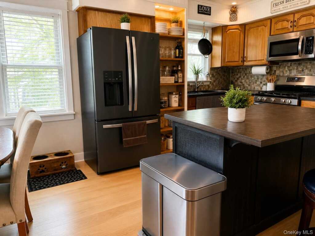 468 W Clarkstown Road, New City, NY 10956 - Photo 6 of 23