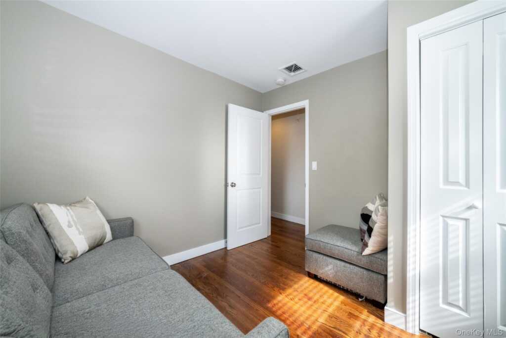 29 Oakdale Avenue, New Rochelle, NY 10801 - Photo 17 of 41