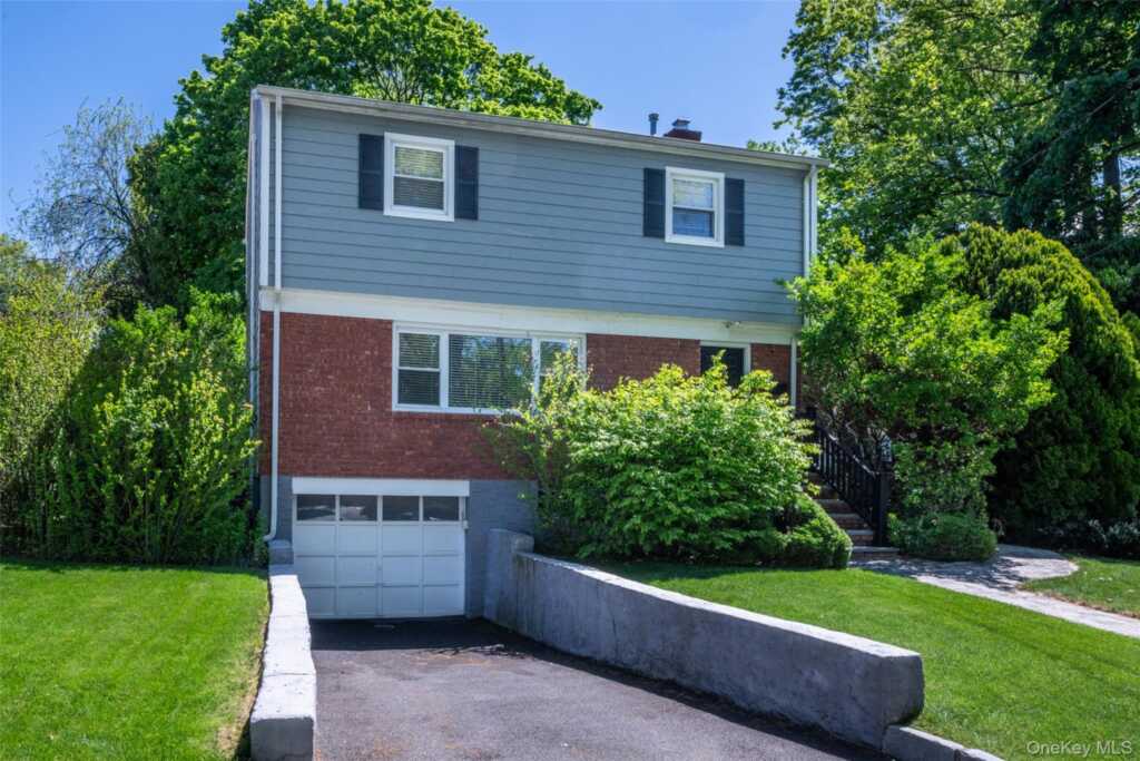 29 Oakdale Avenue, New Rochelle, NY 10801 - Photo 2 of 41