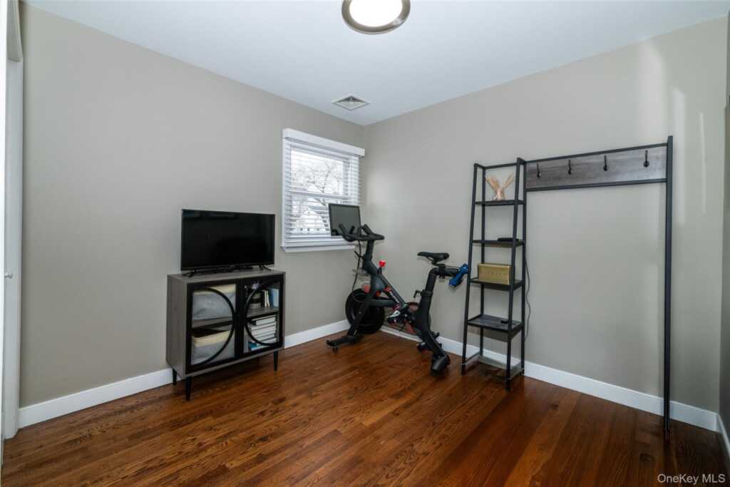 29 Oakdale Avenue, New Rochelle, NY 10801 - Photo 20 of 41