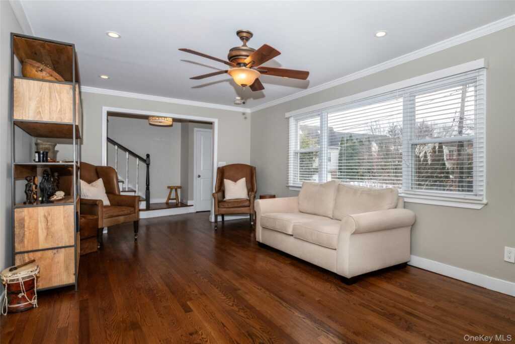 29 Oakdale Avenue, New Rochelle, NY 10801 - Photo 3 of 41