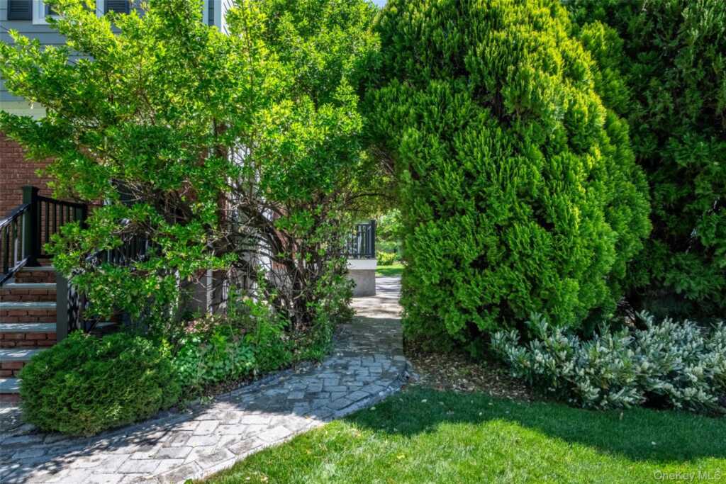29 Oakdale Avenue, New Rochelle, NY 10801 - Photo 38 of 41