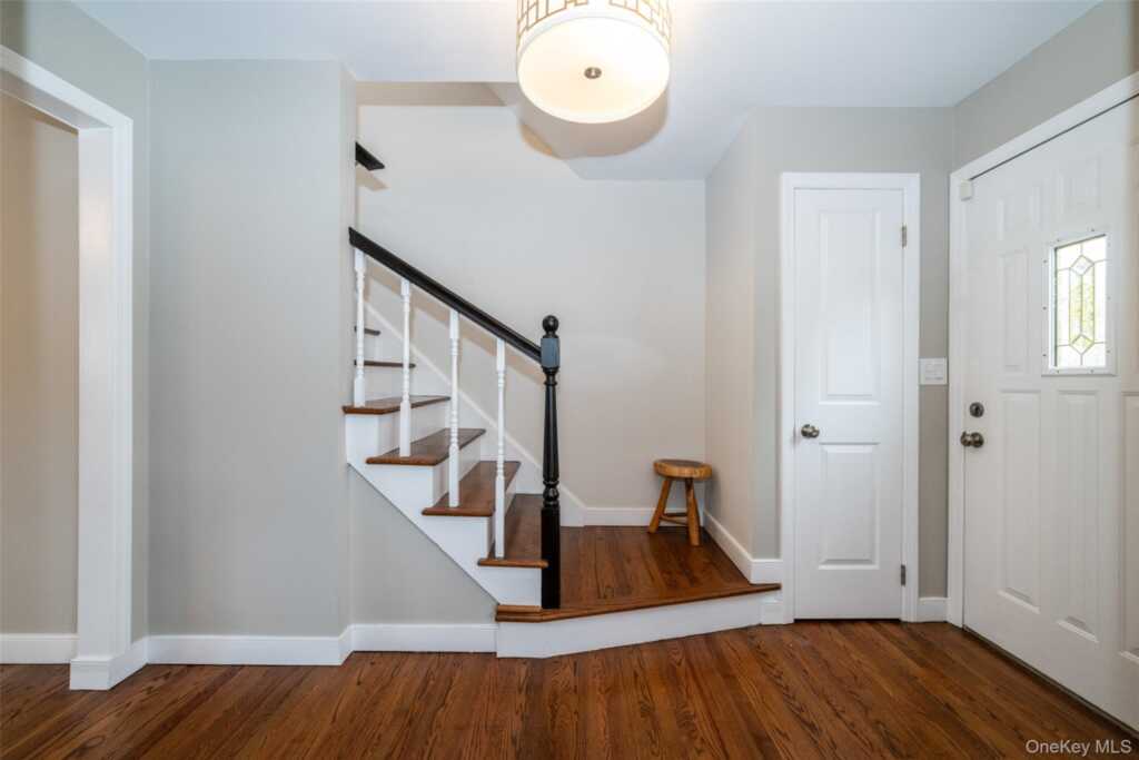 29 Oakdale Avenue, New Rochelle, NY 10801 - Photo 4 of 41