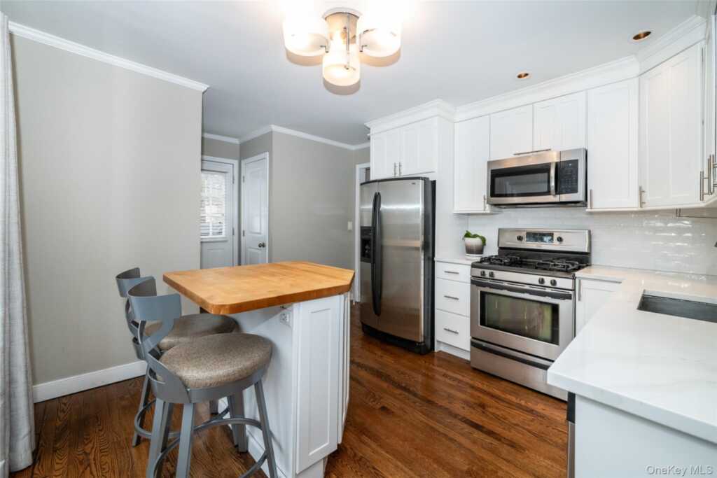29 Oakdale Avenue, New Rochelle, NY 10801 - Photo 7 of 41