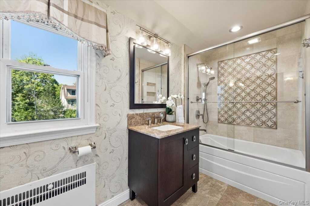35 Berrian Road, New Rochelle, NY 10804 - Photo 11 of 23
