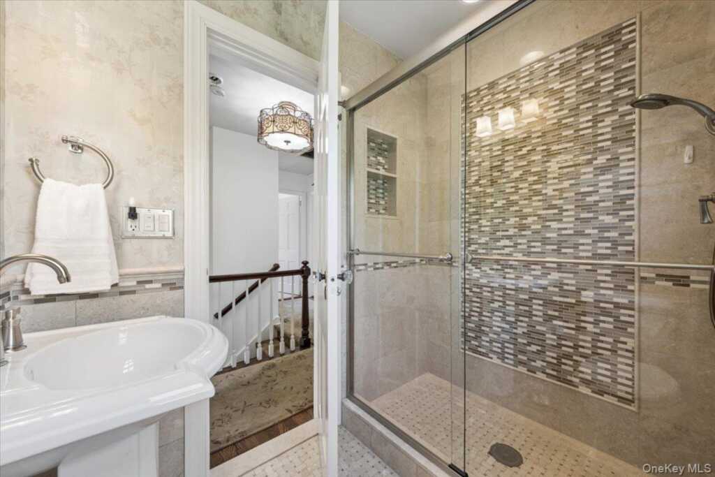 35 Berrian Road, New Rochelle, NY 10804 - Photo 16 of 23