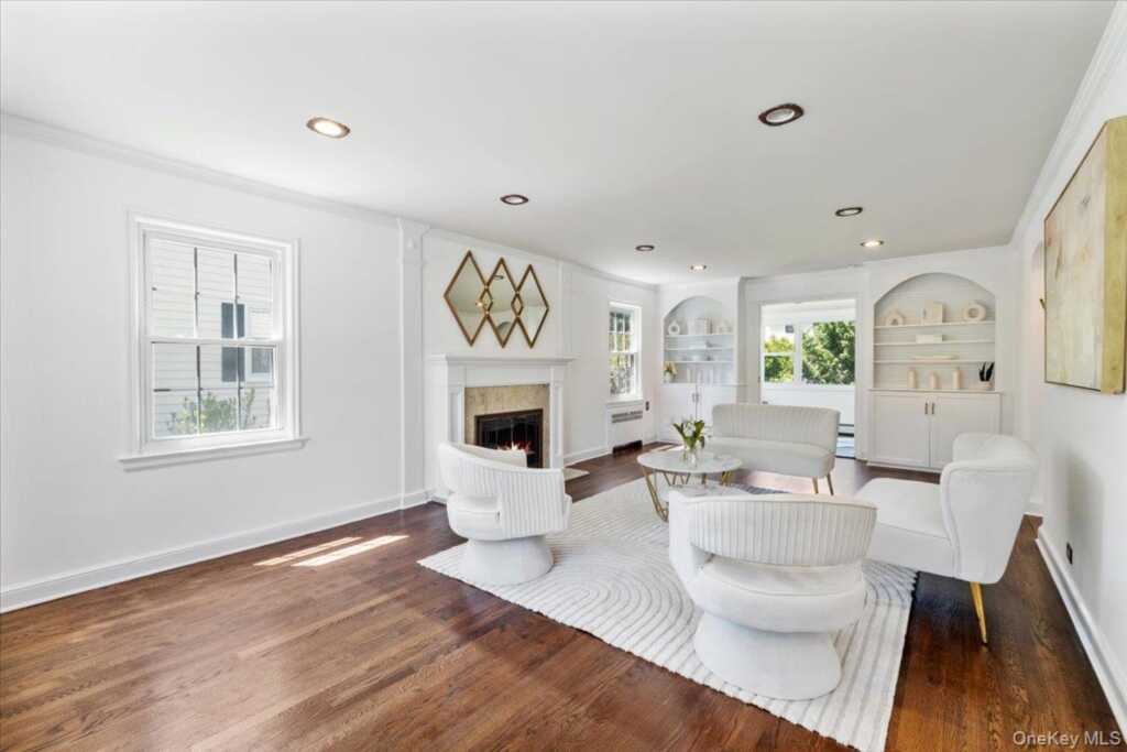 35 Berrian Road, New Rochelle, NY 10804 - Photo 2 of 23
