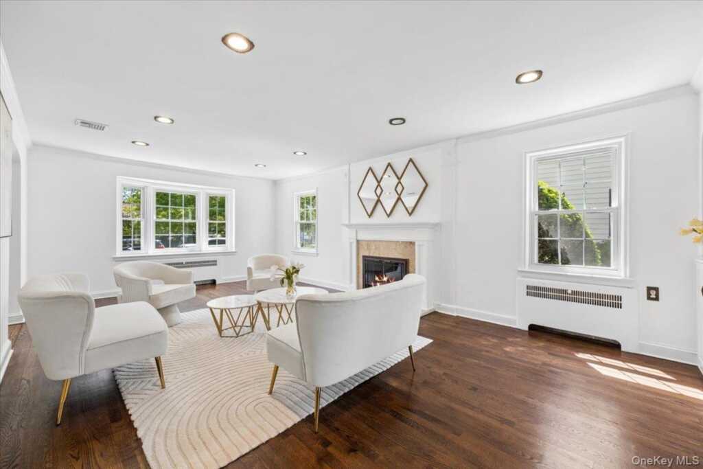 35 Berrian Road, New Rochelle, NY 10804 - Photo 4 of 23