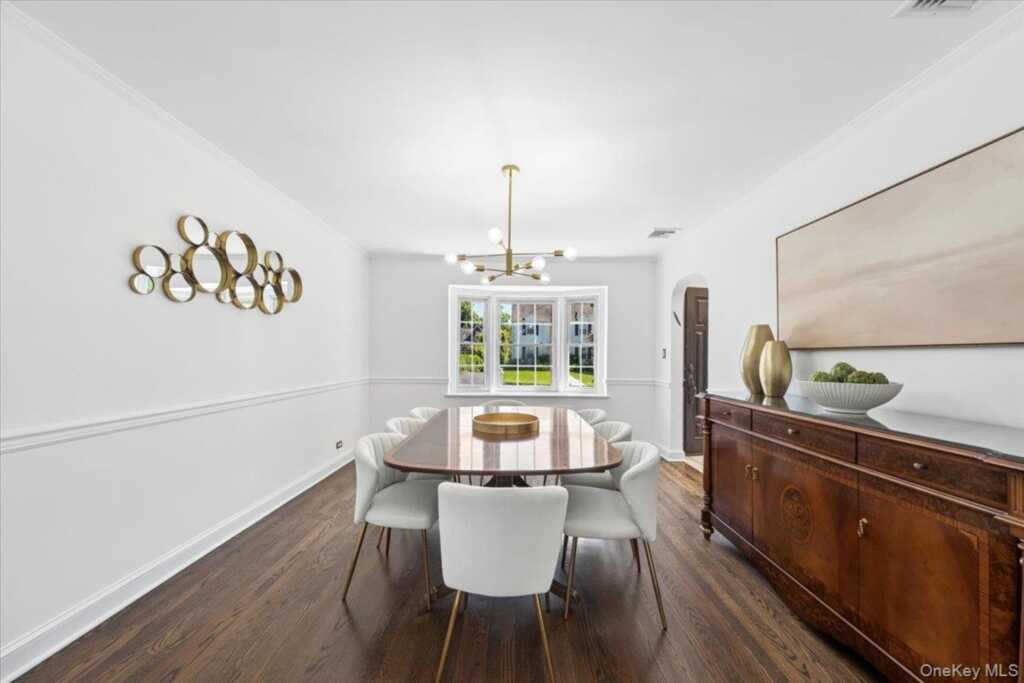 35 Berrian Road, New Rochelle, NY 10804 - Photo 7 of 23