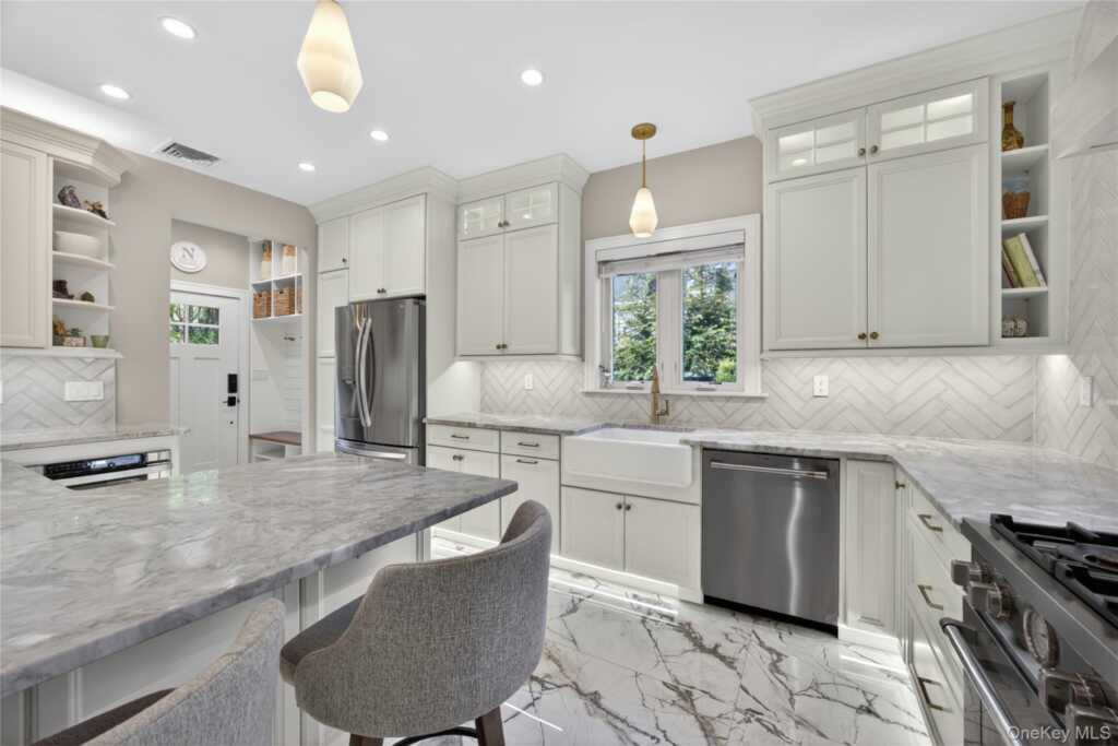109 W Park Avenue, Pearl River, NY 10965 - Photo 12 of 50