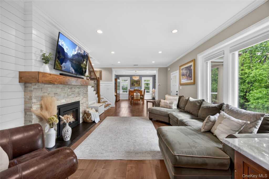 109 W Park Avenue, Pearl River, NY 10965 - Photo 20 of 50