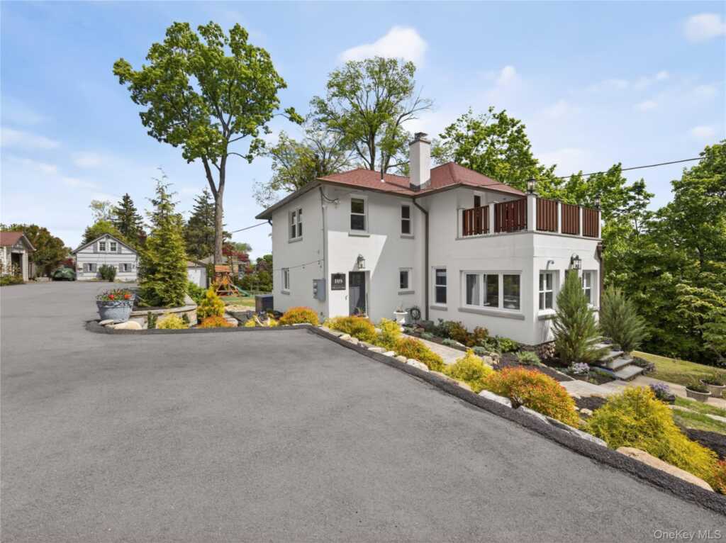 109 W Park Avenue, Pearl River, NY 10965 - Photo 3 of 50