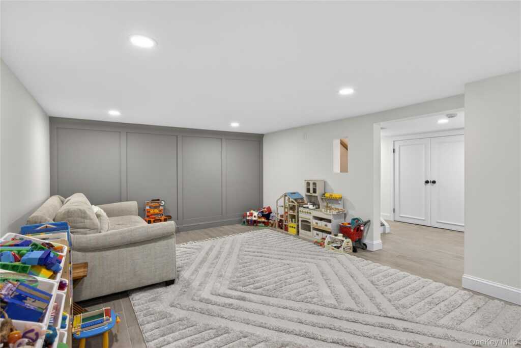 109 W Park Avenue, Pearl River, NY 10965 - Photo 34 of 50