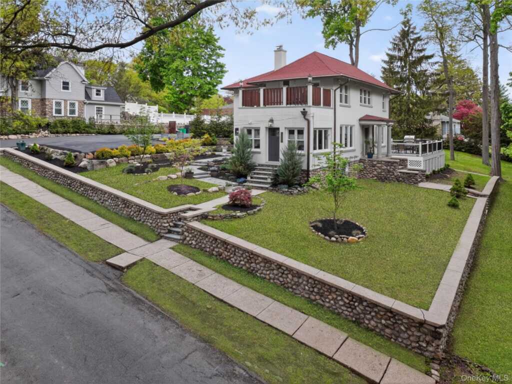 109 W Park Avenue, Pearl River, NY 10965 - Photo 4 of 50