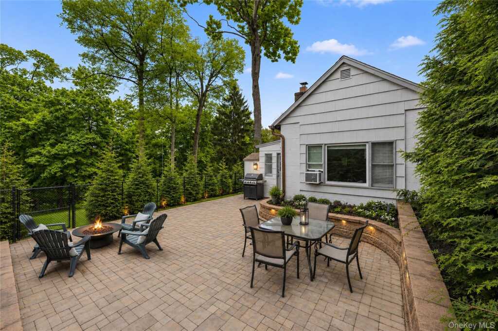 109 W Park Avenue, Pearl River, NY 10965 - Photo 44 of 50
