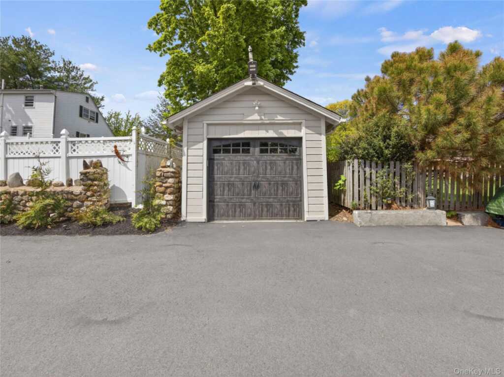 109 W Park Avenue, Pearl River, NY 10965 - Photo 45 of 50