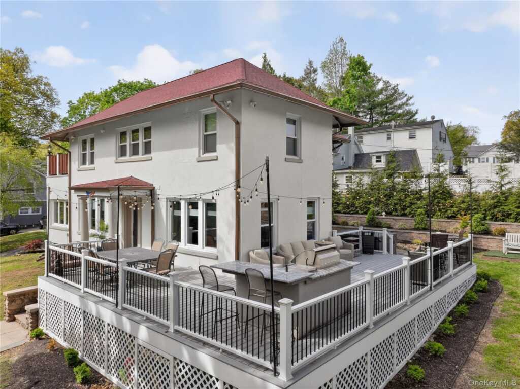 109 W Park Avenue, Pearl River, NY 10965 - Photo 5 of 50