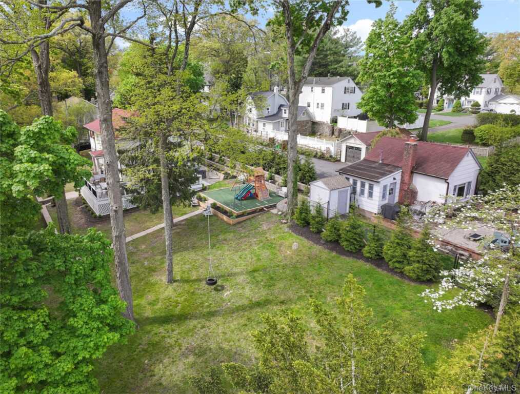 109 W Park Avenue, Pearl River, NY 10965 - Photo 7 of 50