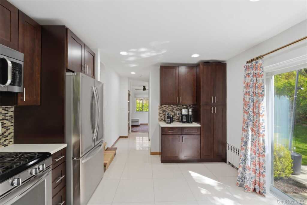 15 Kingsbury Road, New Rochelle, NY 10804 - Photo 12 of 30