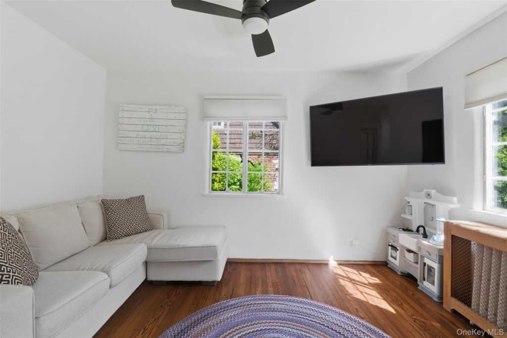 15 Kingsbury Road, New Rochelle, NY 10804 - Photo 13 of 30