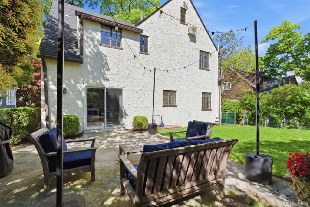 15 Kingsbury Road, New Rochelle, NY 10804 - Photo 23 of 30