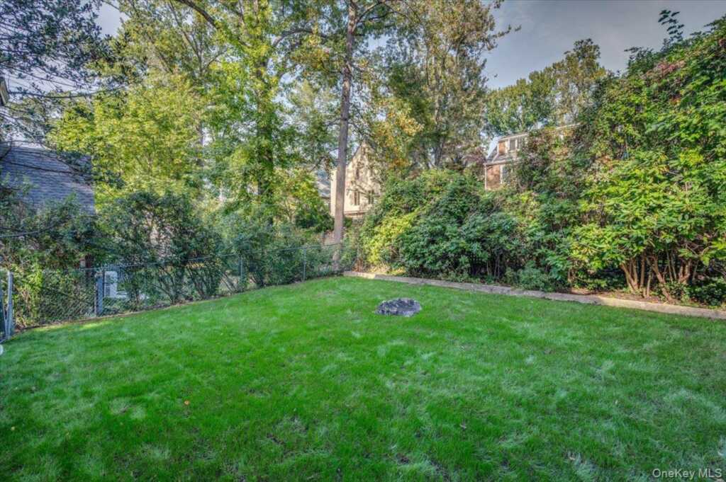 15 Kingsbury Road, New Rochelle, NY 10804 - Photo 26 of 30