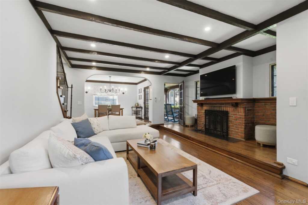15 Kingsbury Road, New Rochelle, NY 10804 - Photo 5 of 30