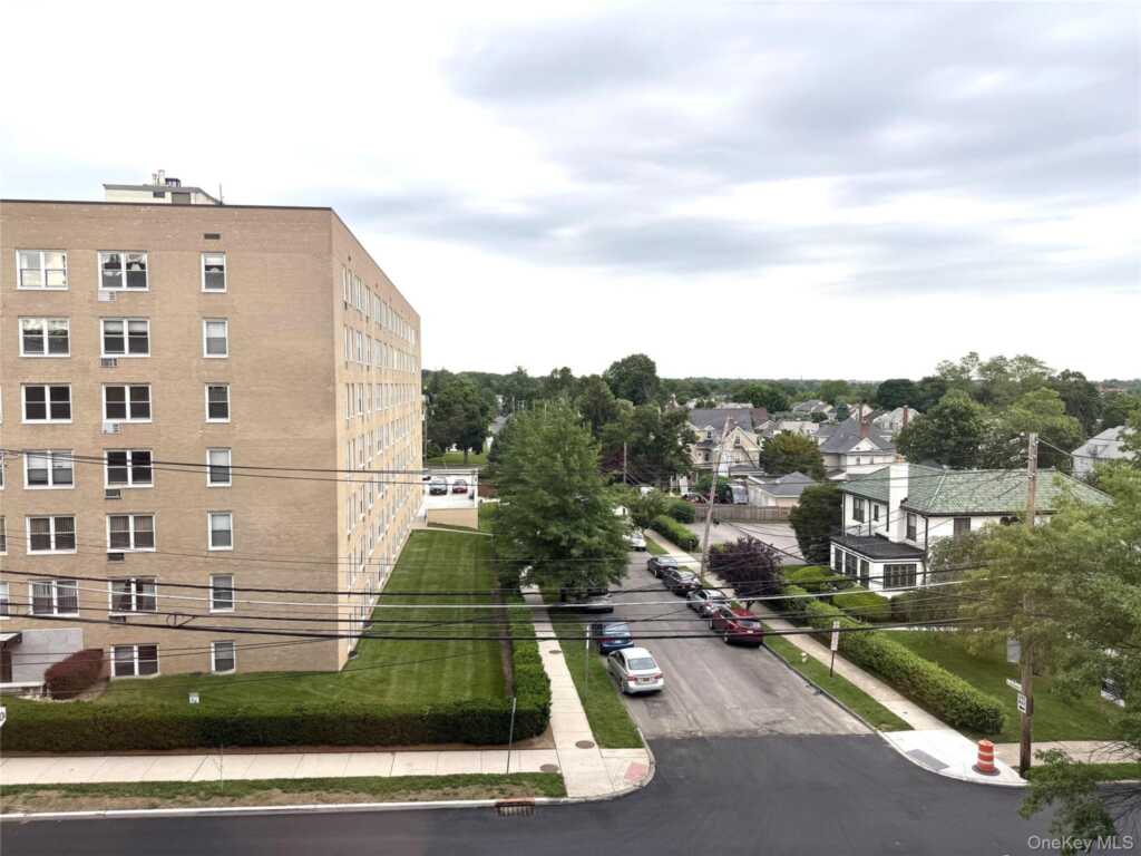 370 Westchester Avenue, Unit #4R, Rye, NY 10573 - Photo 11 of 12