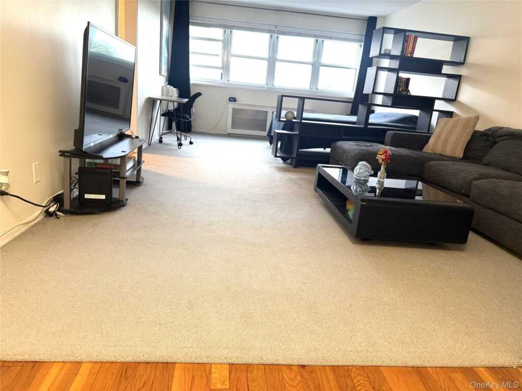 370 Westchester Avenue, Unit #4R, Rye, NY 10573 - Photo 6 of 12