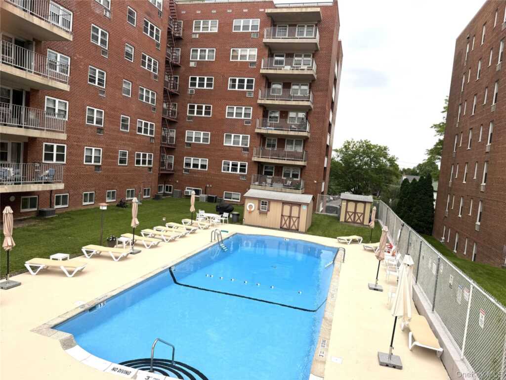 370 Westchester Avenue, Unit #4R, Rye, NY 10573 - Photo 7 of 12