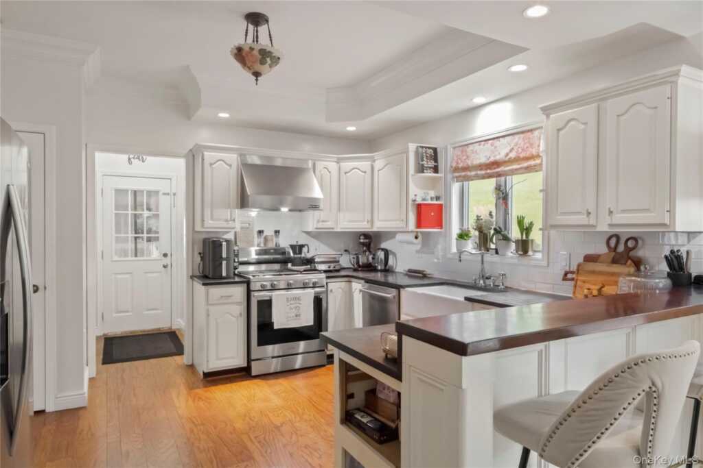 29 John F Kennedy Drive, Stony Point, NY 10980 - Photo 13 of 40
