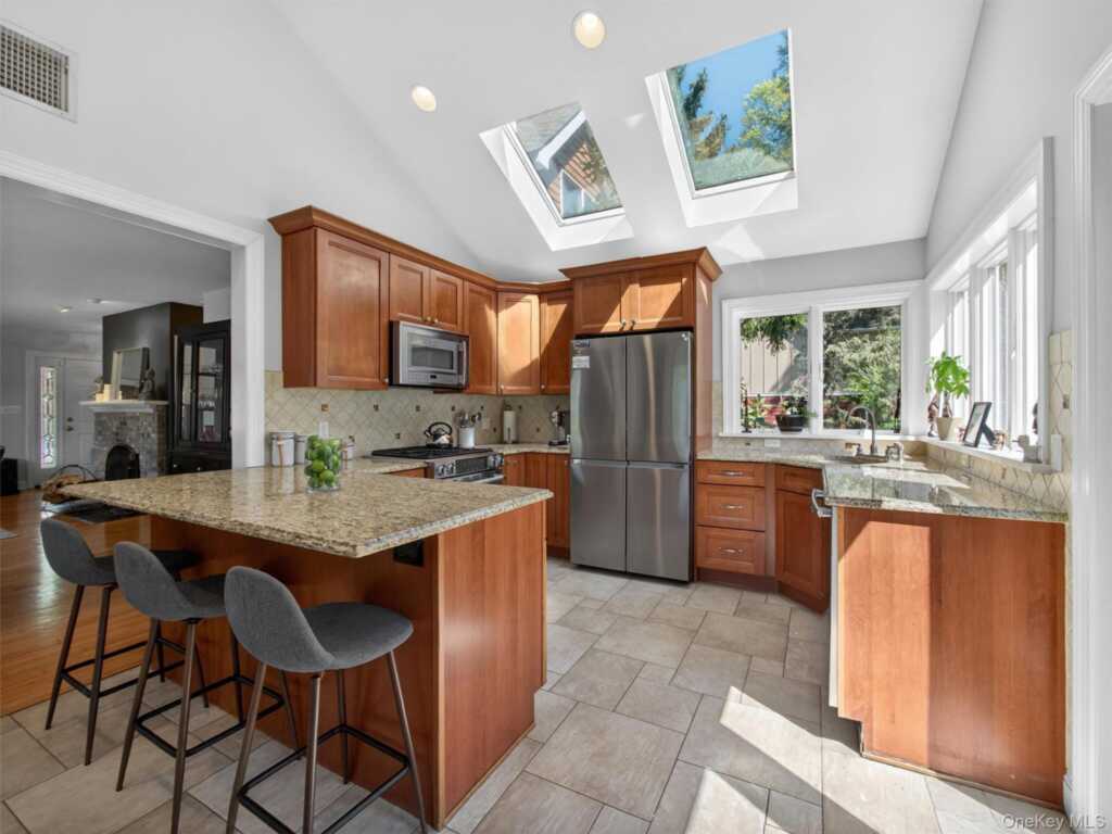 407 N Midland Avenue, Nyack, NY 10960 - Photo 13 of 50