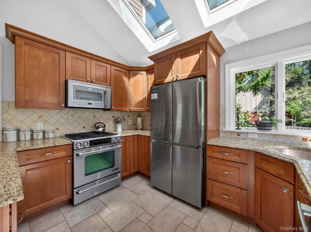 407 N Midland Avenue, Nyack, NY 10960 - Photo 14 of 50