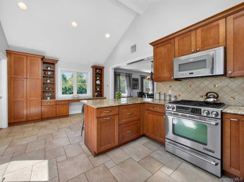 407 N Midland Avenue, Nyack, NY 10960 - Photo 15 of 50