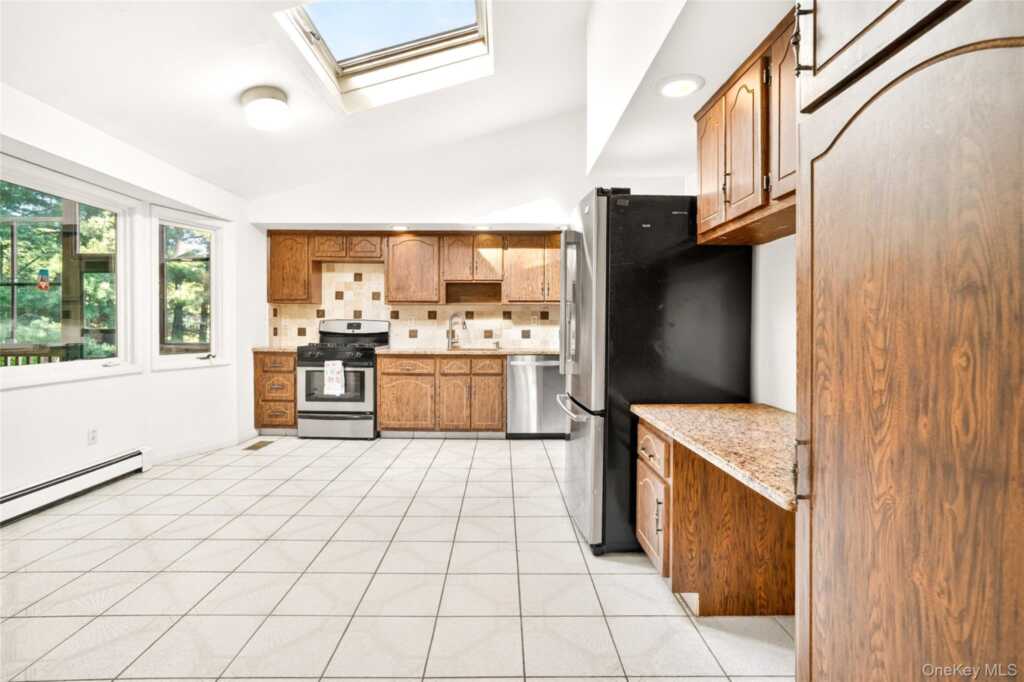 4 Hobart Court, New City, NY 10956 - Photo 14 of 48
