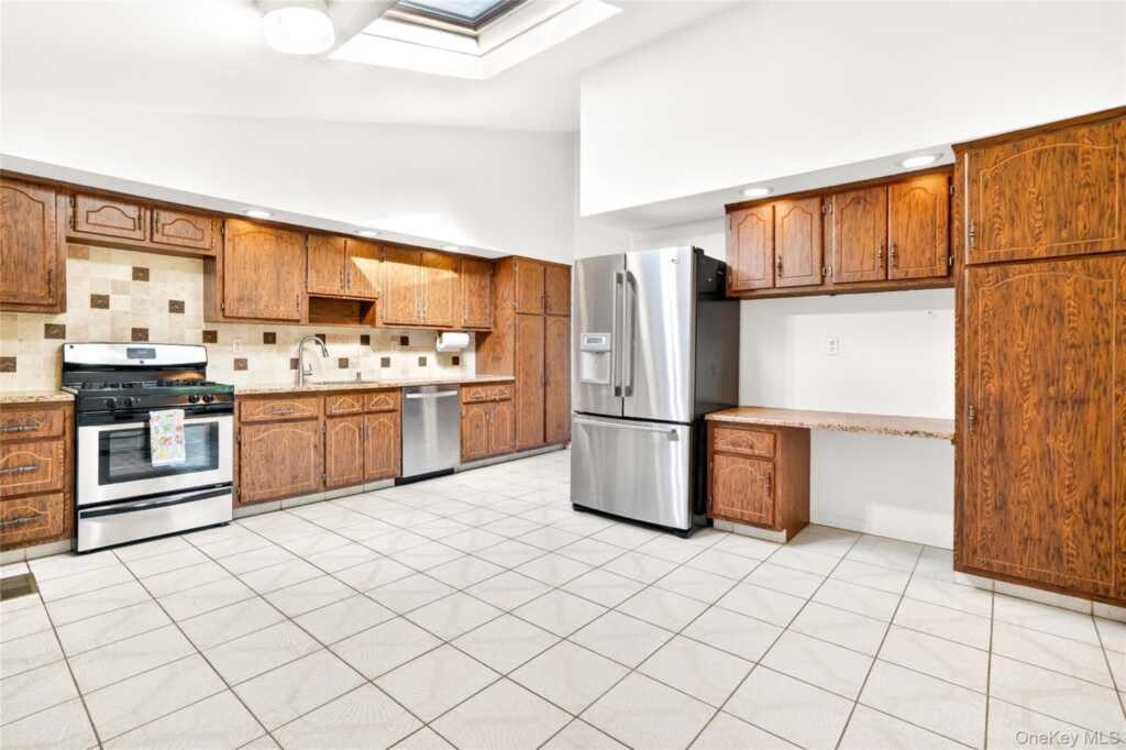 4 Hobart Court, New City, NY 10956 - Photo 15 of 48