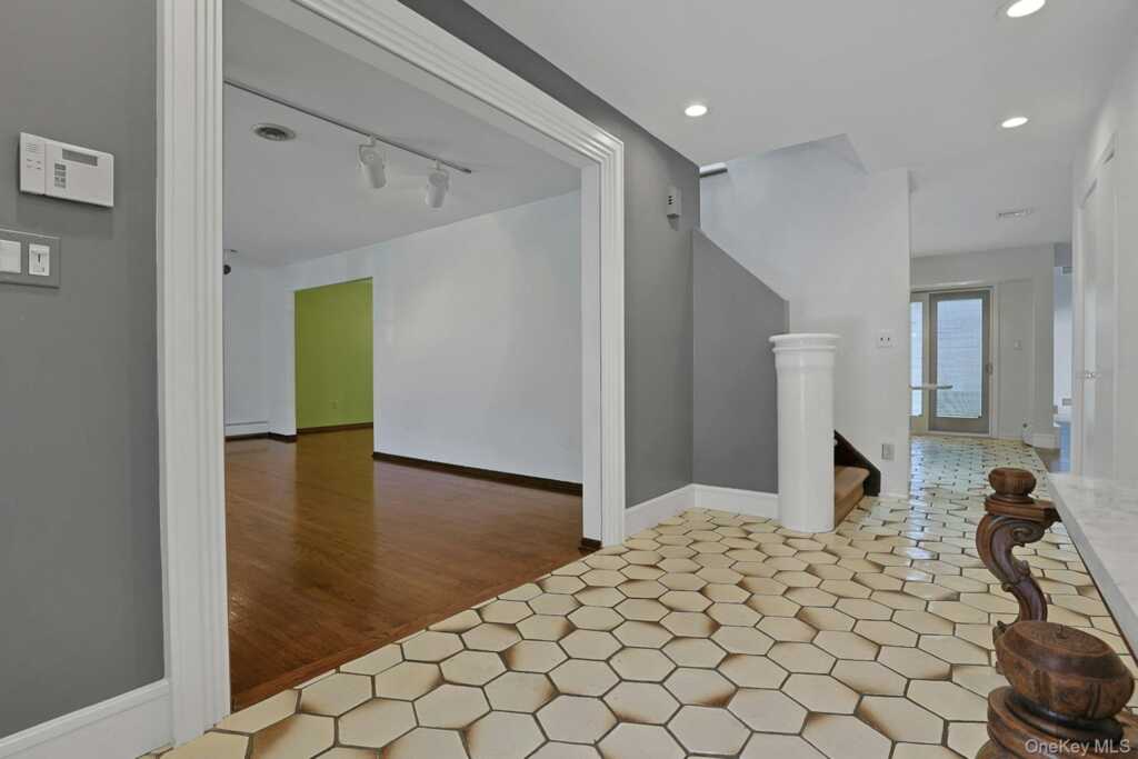 44 Ruth Drive, New City, NY 10956 - Photo 4 of 45