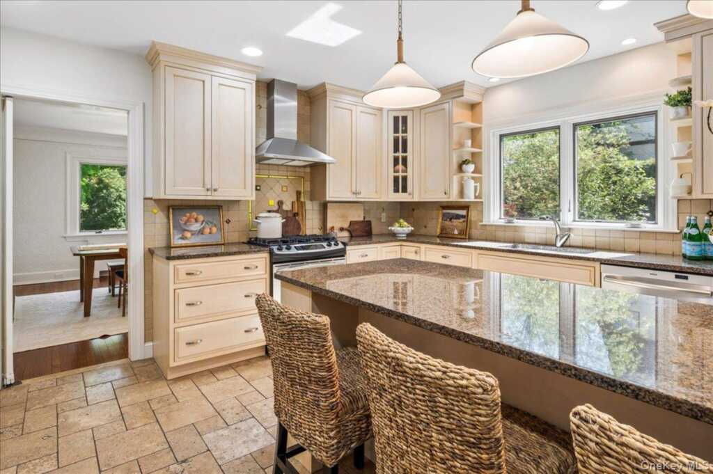 62 Broadfield Road, New Rochelle, NY 10804 - Photo 14 of 40