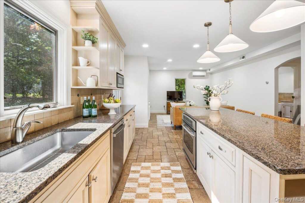 62 Broadfield Road, New Rochelle, NY 10804 - Photo 17 of 40