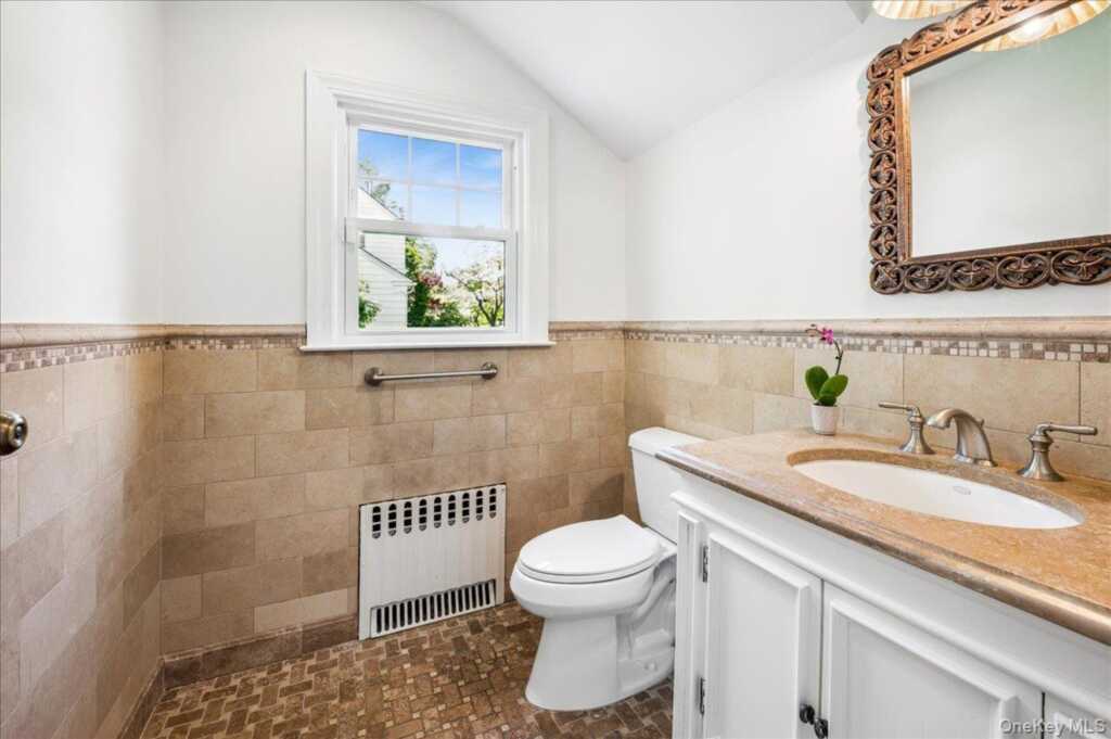 62 Broadfield Road, New Rochelle, NY 10804 - Photo 19 of 40