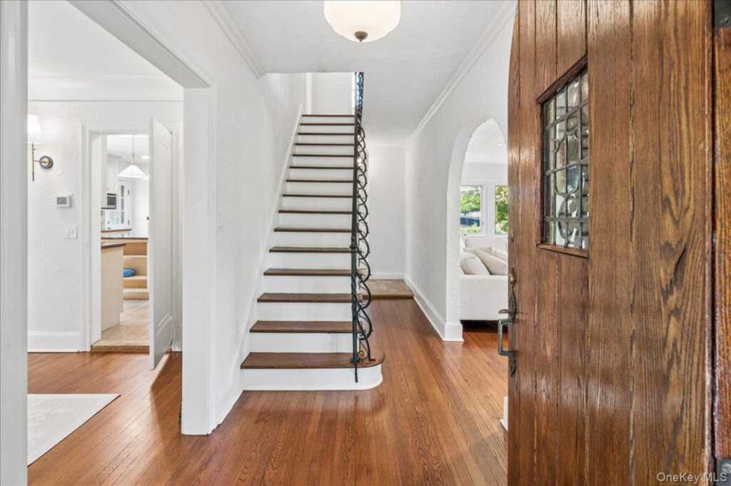 62 Broadfield Road, New Rochelle, NY 10804 - Photo 4 of 40