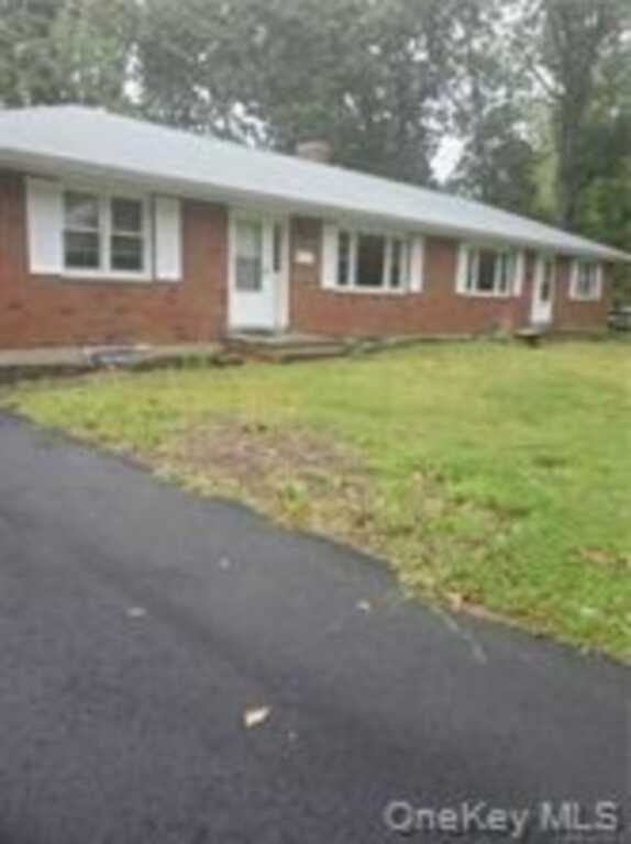 349 S Middletown Road, Nanuet, NY 10954